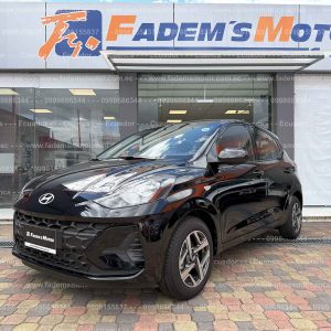 auto-gasolina-hatchback-2026-0km-hyundai-grand-i10-ai3-gls-full-ac-1.2-pantalla-camara-retro-mandos-audio-volante-frenos-abs-disco-pluma-trasera-aros-halogenos-full-negro-cuero-sensores-parqueo