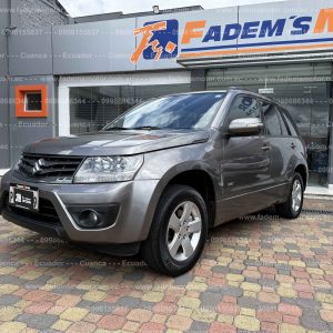suzuki-grand-vitara-sz-next-2.0-tm-manual-4x2-plomo-2016-full-ac-halogenos-parrilla-pantalla-camara-retro-sensores-parqueo-mandos-audio-al-volante-todo-terreno-suv