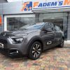 auto-hatchback-full-diesel-citroen-c3-feel-1.6-ac-4x2-tm-manual-pantalla-camara-de-retro-sensores-parqueo-faros-led-aros-deportivos-citroen-velocidad-crucero-mandos-audio-al-volante-velocidad-crucero-frenos-disco-acabados-madera-tablero-tapizados-asientos-en-cuero-2023