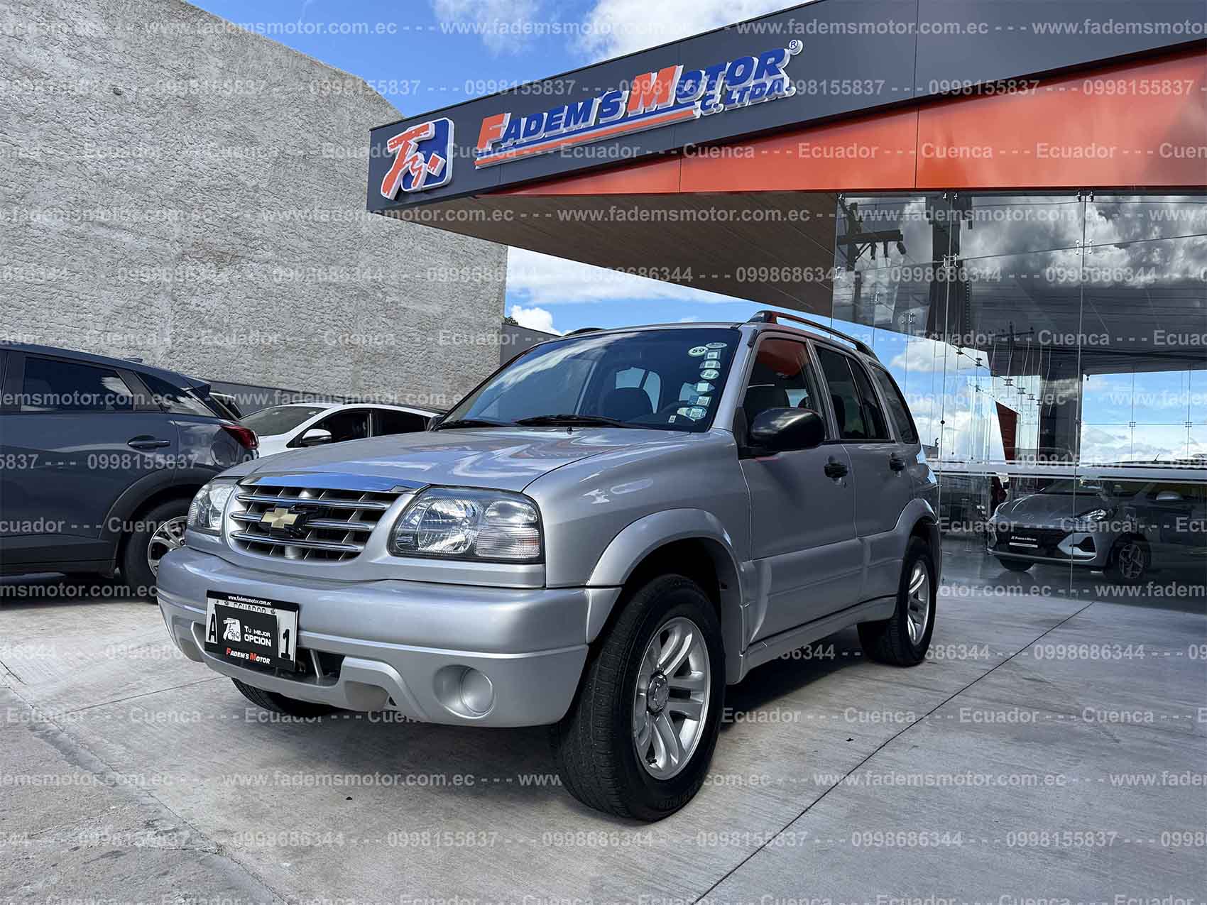 chevrolet-suv-todo-terreno-4x2-grand-vitara-5p-tm-manual-2.0-plateado-2015-azuay-unico-dueno-aros-parrilla-airbags-4-vidrios-y-retrovisores-electricos-bloqueo-central-alarma-chevy-cd/mp3-aux-usb-radio-original-pioneer