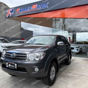 Alternative view of Toyota Fortuner 2.7 TM