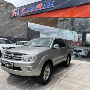 Alternative view of Toyota Fortuner 2.7 TM