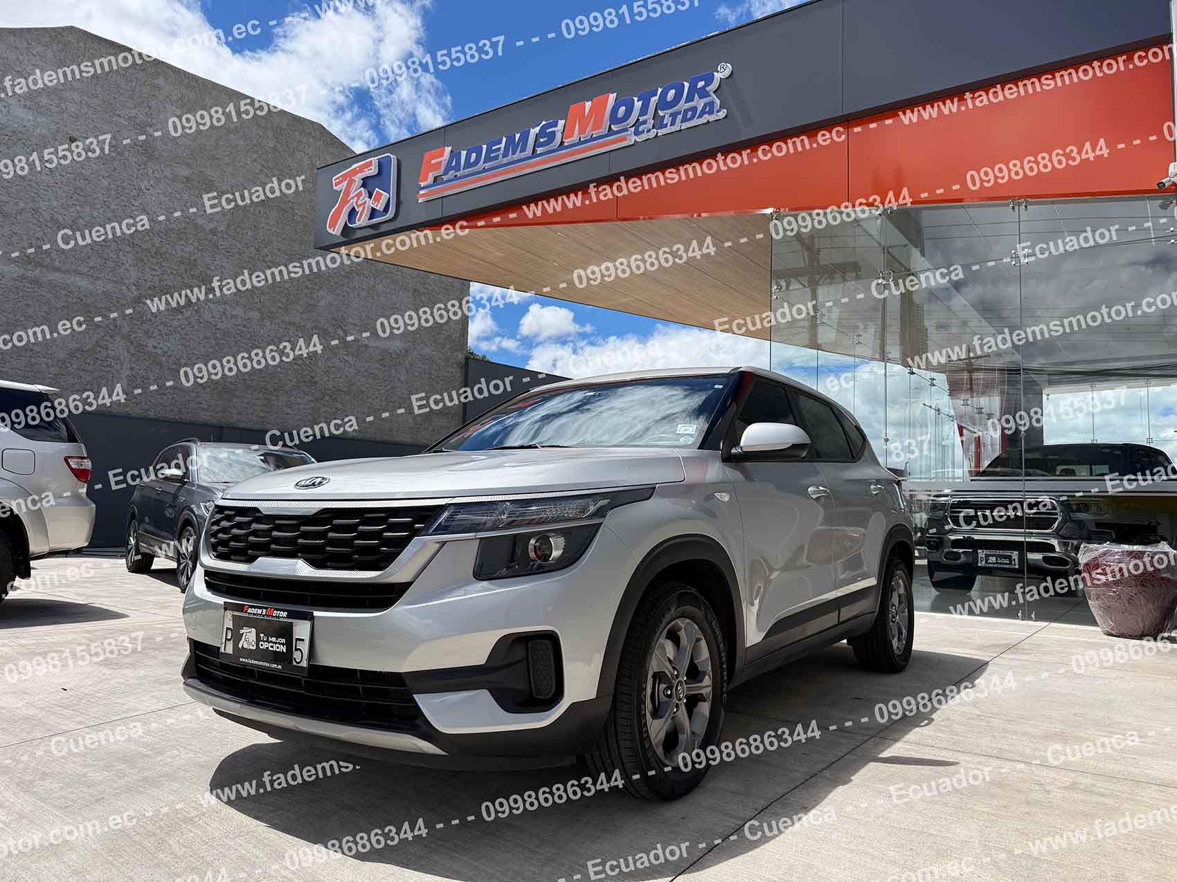 kia-seltos-lx-1.6-full-tm-manual-crossover-suv-6-velocidades-aire-acondicionado-bizona-cuero-aros-deportivos-kia-faros-led-aleron-control-de-estabilidad-mandos-de-audio-al-volante-pantalla-camara-de-retro-bloqueo-central-alarma-airbags-2022-plateado