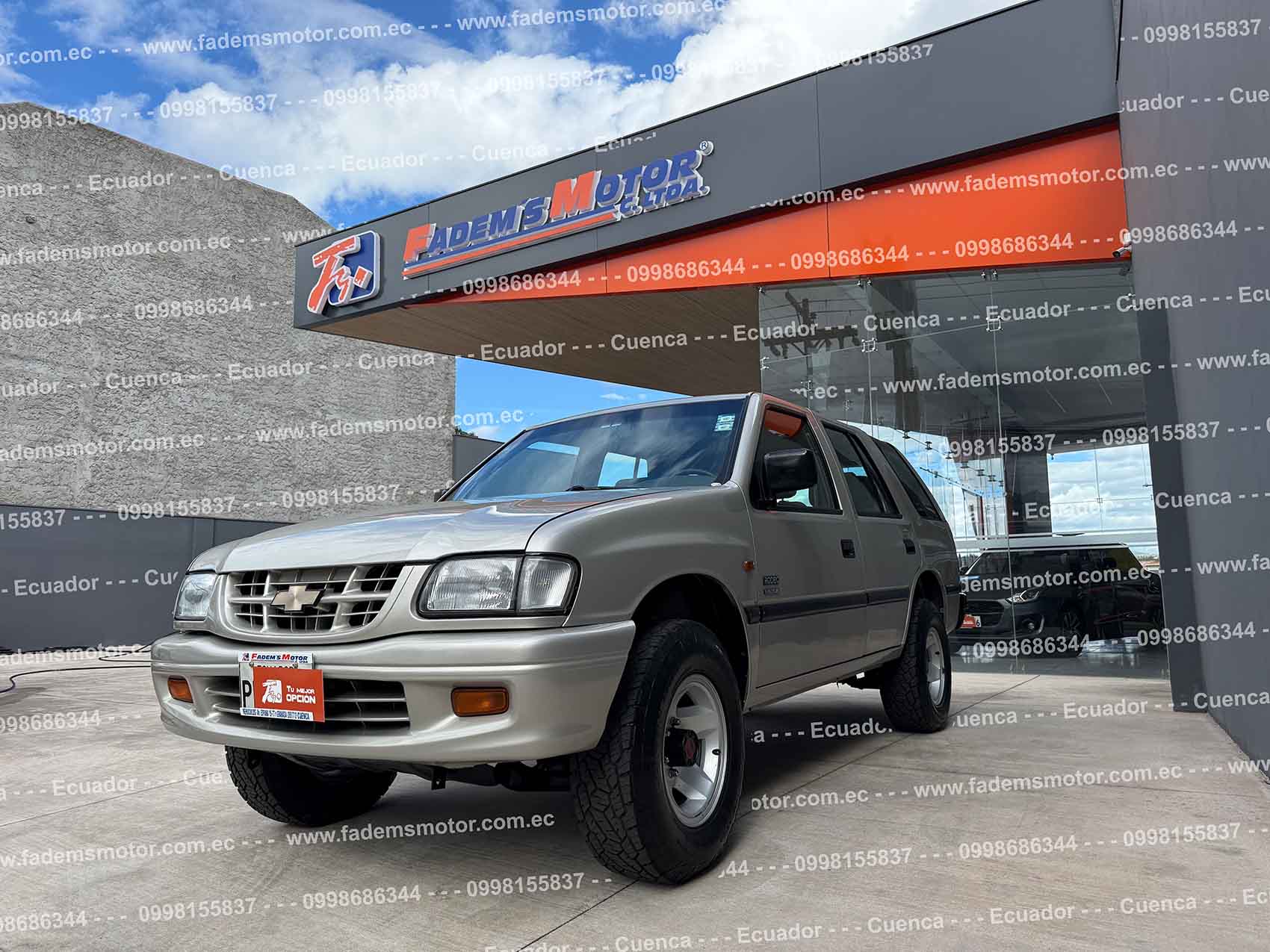 todo-terreno-suv-gasolina-chevrolet-rodeo-4x4-tm-manual-v6-dlx-3.2-pantalla-pioneer-original-4-vidrios-electricos-aire-acondicionado-candados-automaticos-alarma-parrilla-compuerta-electrica-bloqueo-central-full-equipo-2001-plomo-impecable