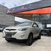 suv-todo-terreno-4x2-gasolina-manual-tm-6-velocidades-hyundai-tucson-ix-full-ac-aire-acondicionado-2015-coreano-mandos-de-audio-al-volante-halogenos-neblineros-audio-bluetooth-retrovisores-electricos-con-direccionales-4-vidrios-y-retrovisores-electricos-4-frenos-de-disco-abs-airbags-aros-deportivos-hyundai-parrilla-aleron-sensores-de-parqueo-faros-led-luces-diurnas-unico-dueno