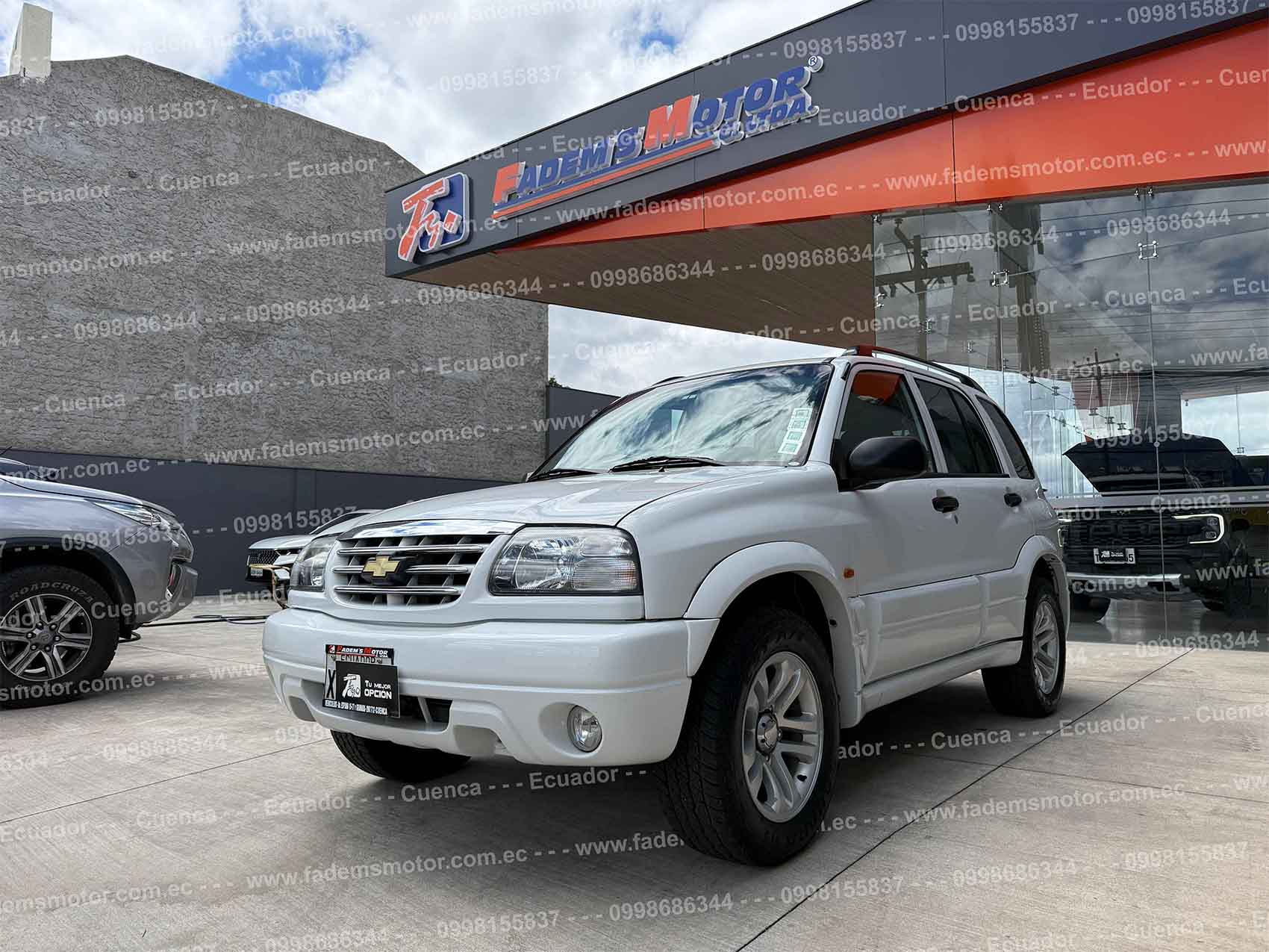 chevrolet-grand-vitara-dlx-4x2-tm-manual-full-blanco-2008-suv-todo-terreno-gasolina-2.0-aire-acondicionado-parrilla-halogenos-neblineros-aros-deportivos-vidrios-tinturados-4-vidrios-electricos-retrovisores-electricos-alarma-bloqueo-central-chevy-radio-original-cd-mp3-2008-blanco