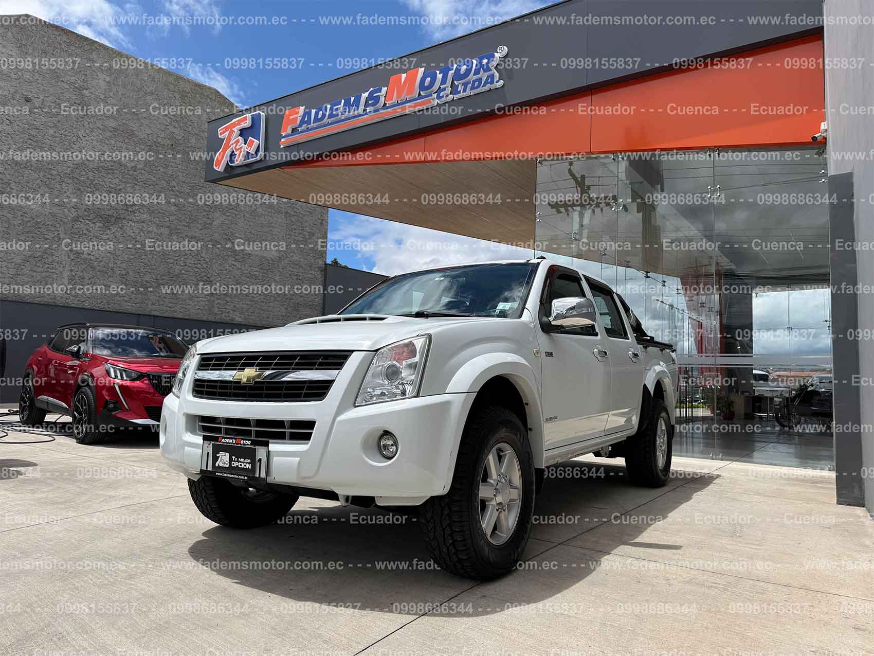 camioneta-pickup-4x4-gasolina-v6-3.5-blanca-doble-cabina-cd-chevrolet-luv-dmax-d-max-extreme-tm-manual-blanco-2013-full-aire-acondicionado-4-vidrios-electricos-retrovisores-electricos-4-frenos-de-disco-abs-toma-de-aire-en-capo-retrovisores-cromados-aros-deportivos-chevrolet-halogenos-neblineros-rollbar-carpa-pantalla-camara-de-retro-audio-bluetooth
