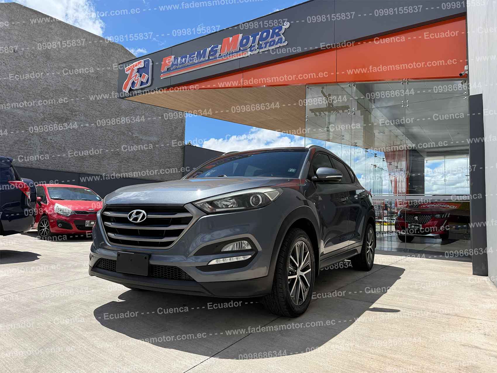 suv-todo-terreno-gasolina-4x2-tm-manual-6-velocidades-hyundai-tucson-tl-2017-plomo-full-parrilla-aros-deportivos-hyundai-retrovisores-abatibles-con-direccionales-4-vidrios-y-retrovisores-electricos-halogenos-neblineros-faros-led-regulador-de-altura-sensores-de-parqueo-aleron-pantalla-camara-de-retro-mandos-de-audio-al-volante-aire-acondicionado-airbags-llave-tipo-navaja-usb-aux-audio-bluetooth-modos-de-manejo