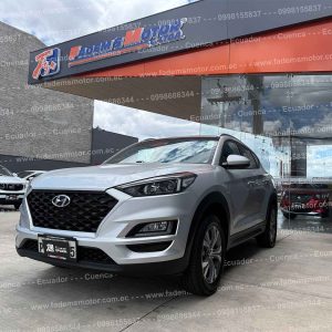 suv-todo-terreno-gasolina-4x2-hyundai-tucson-tl-2019-plateado-aire-acondicionado-ac-2.0-tm-manual-6-velocidades-coreano-halogenos-neblineros-placa-pichincha-faros-led-con-regulador-de-altura-luces-diurnas-parrilla-aros-deportivos-hyundai-rin-18-sensores-de-parqueo-aleron-pantalla-camara-de-retro-mandos-de-audio-al-volante-4-vidrios-y-retrovisores-electricos-airbags-alarma-bloqueo-central-usb-aux-full